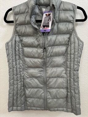 NWT 32 degrees heat size XS Lightweight  Puffer Vest - dust green
